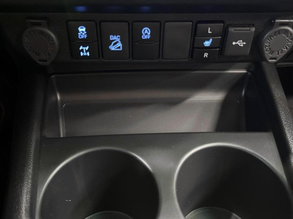 TOYOTA Hilux 2026