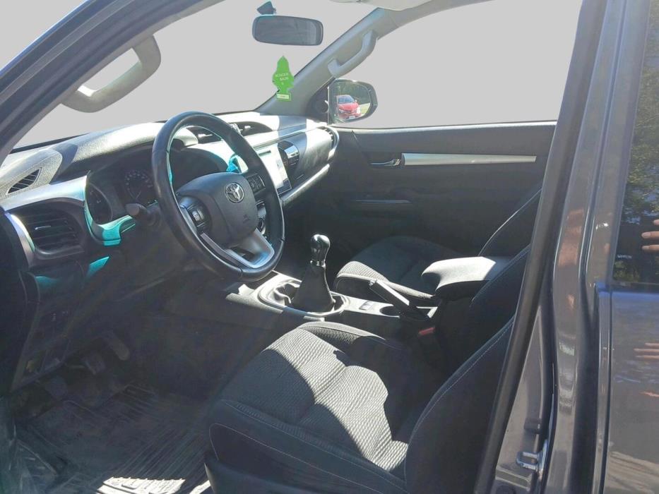 TOYOTA Hilux 2016