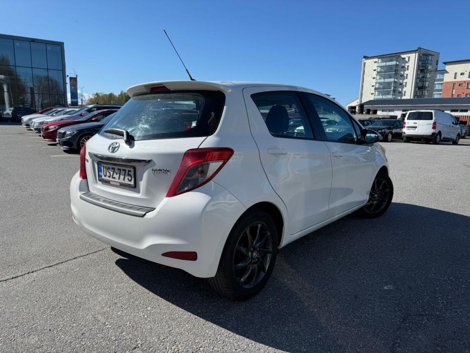 TOYOTA Yaris 2012