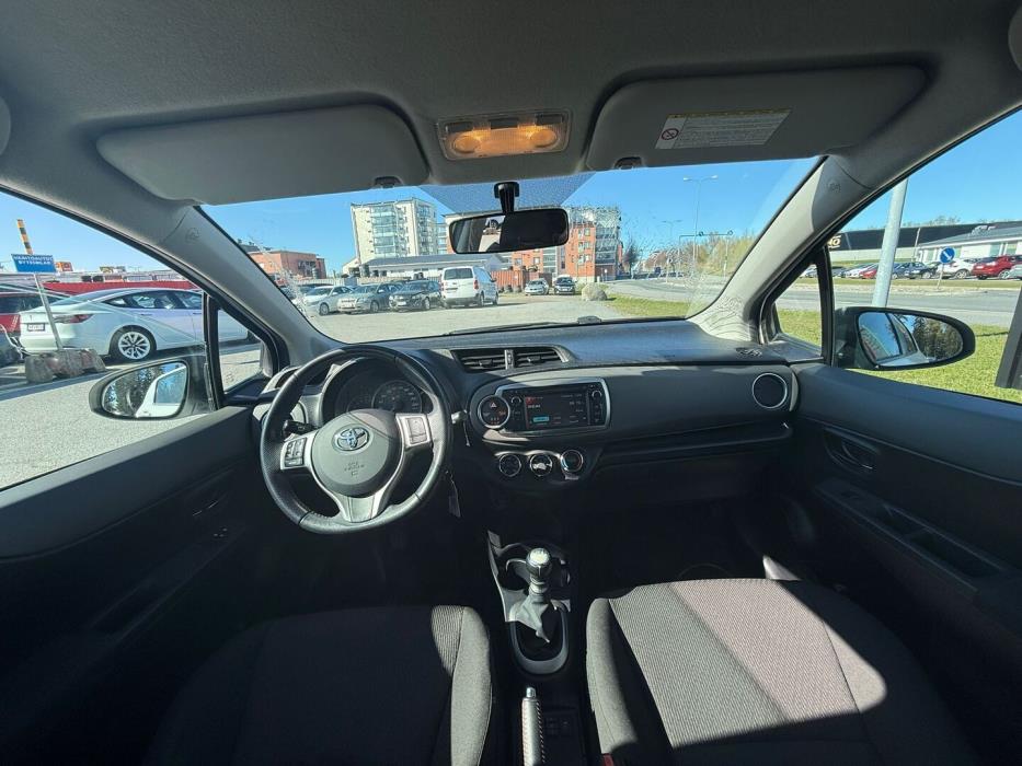 TOYOTA Yaris 2012
