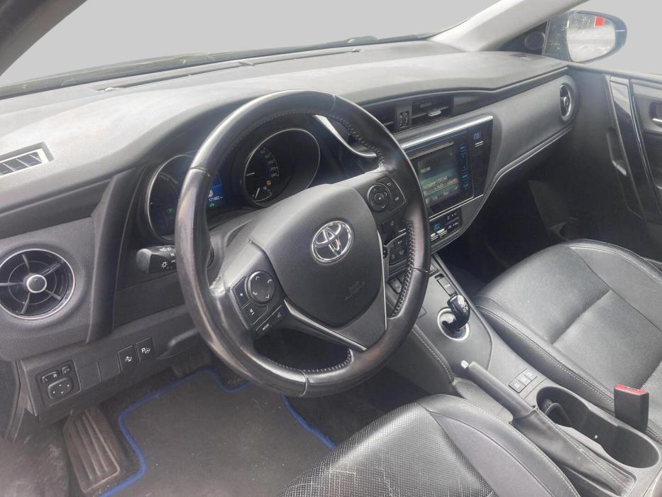 TOYOTA Auris 2015