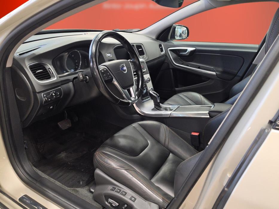 VOLVO V60 Cross Country 2016