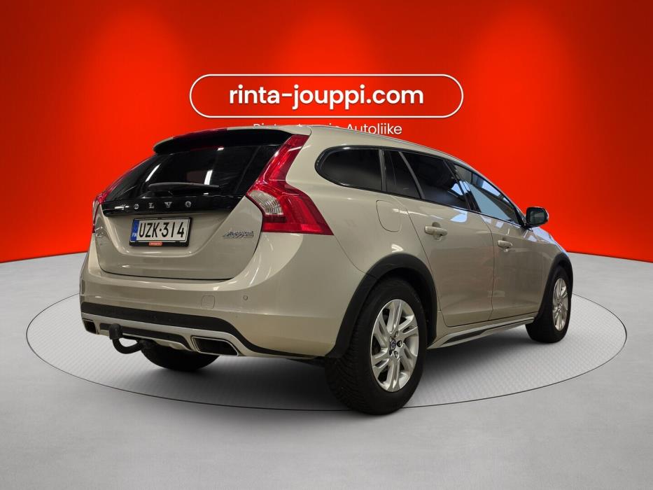VOLVO V60 Cross Country 2016