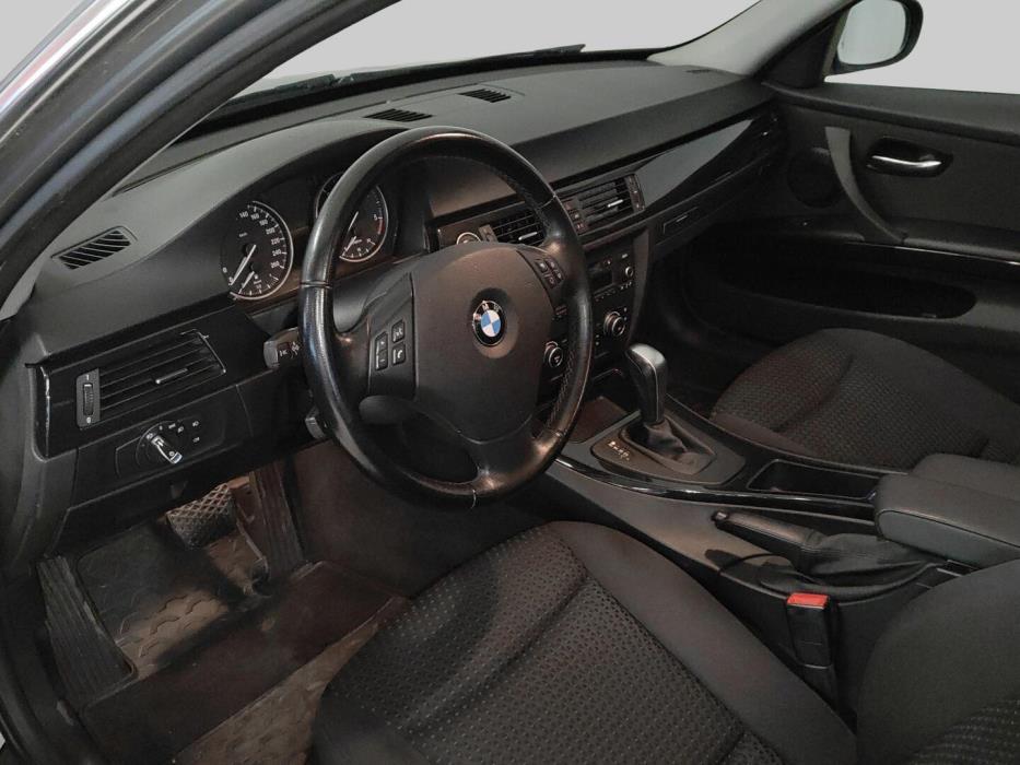 BMW 320 2010