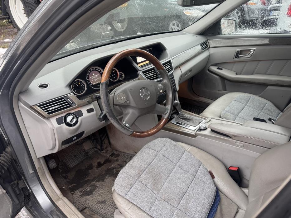 MERCEDES-BENZ E 2009