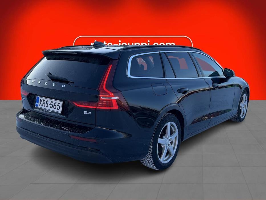 VOLVO V60 2023