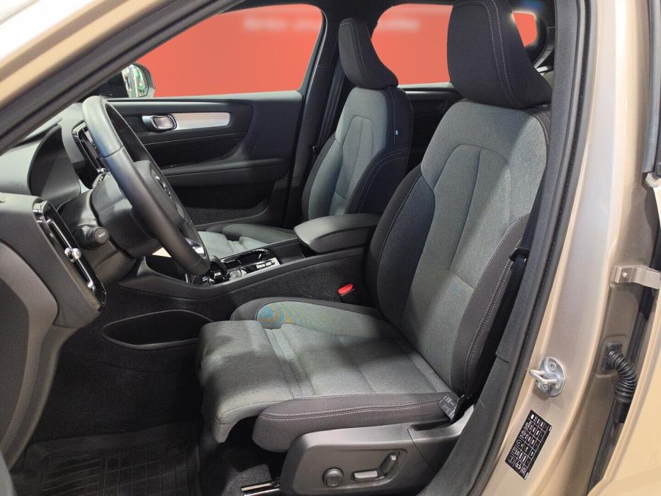VOLVO XC40 2024