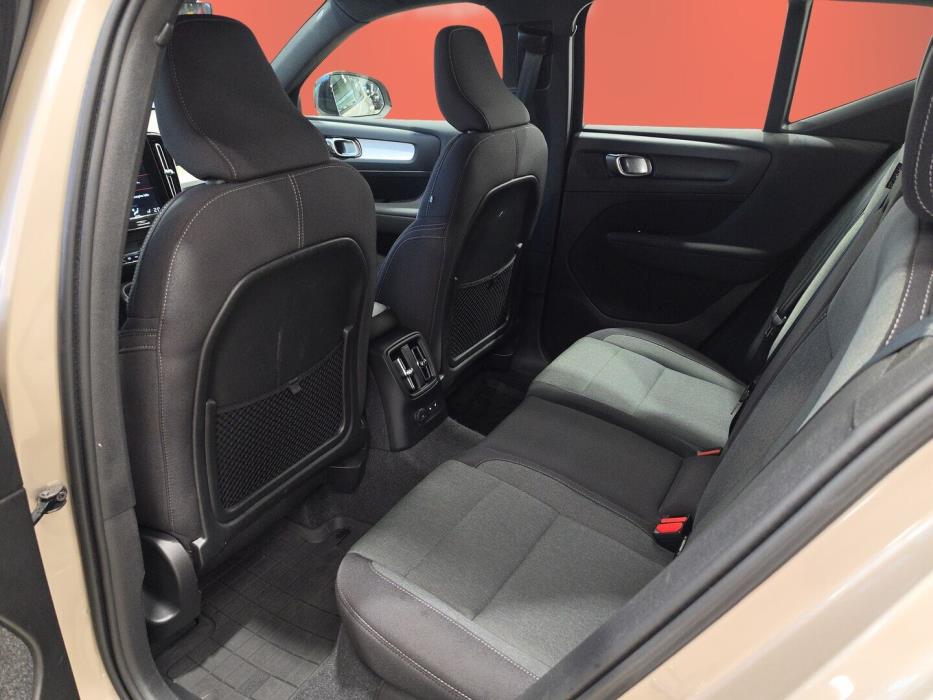 VOLVO XC40 2024