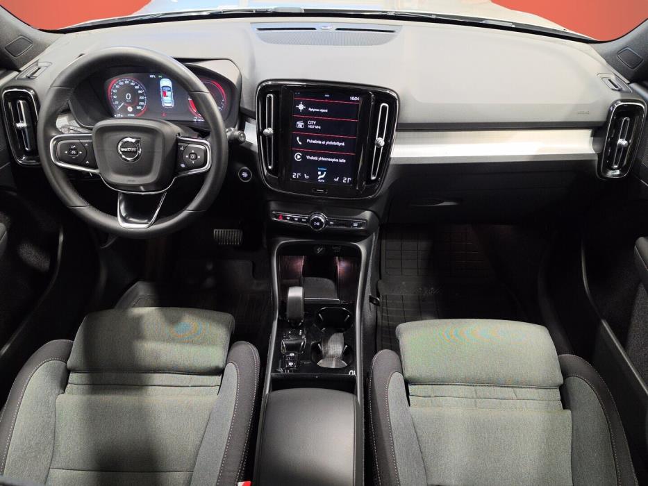 VOLVO XC40 2024