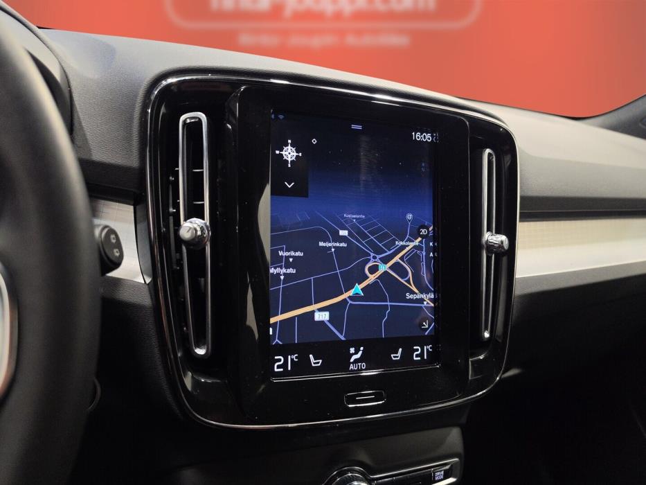 VOLVO XC40 2024