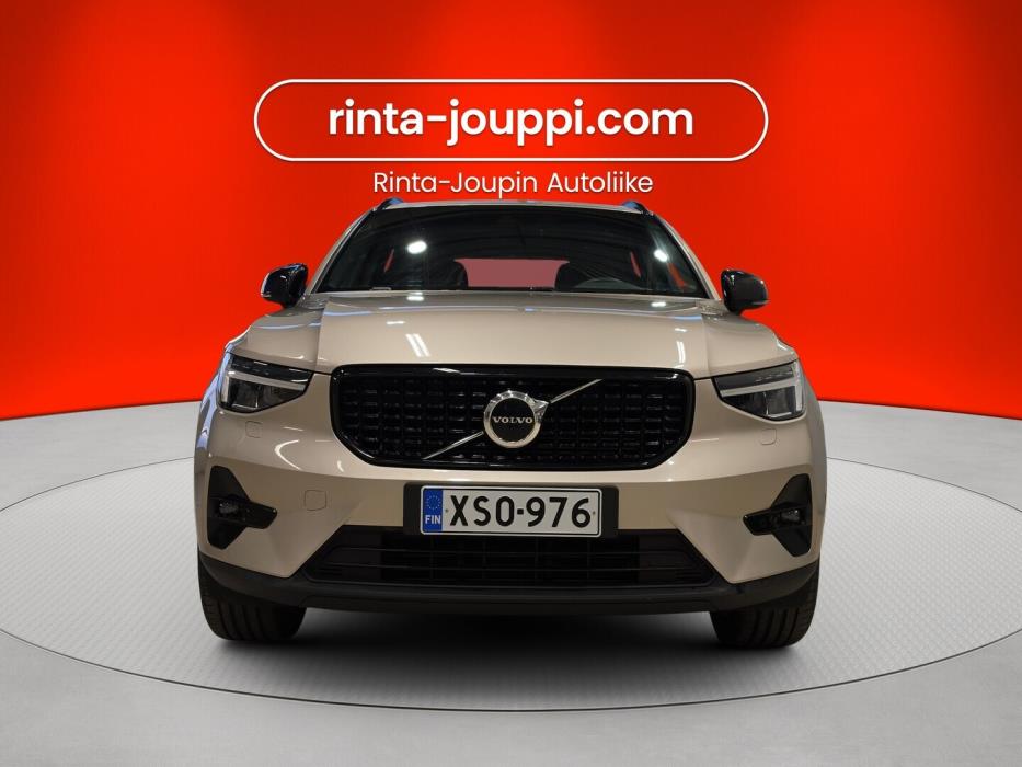 VOLVO XC40 2024
