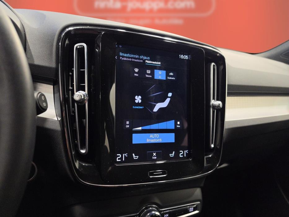 VOLVO XC40 2024