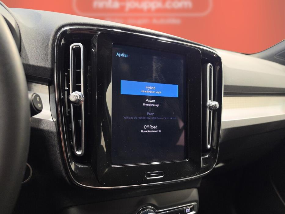 VOLVO XC40 2024