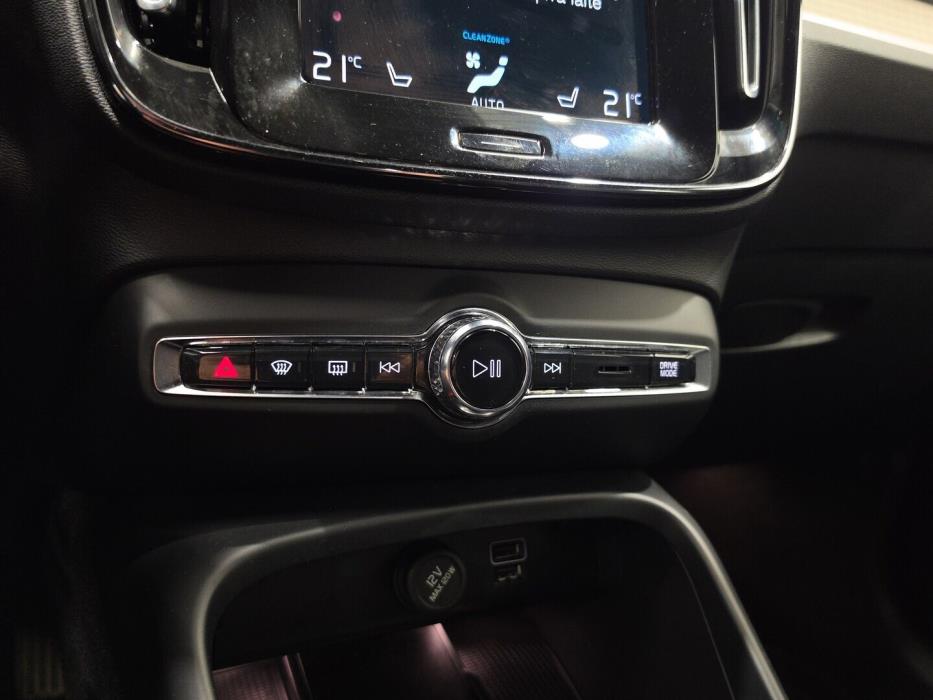 VOLVO XC40 2024