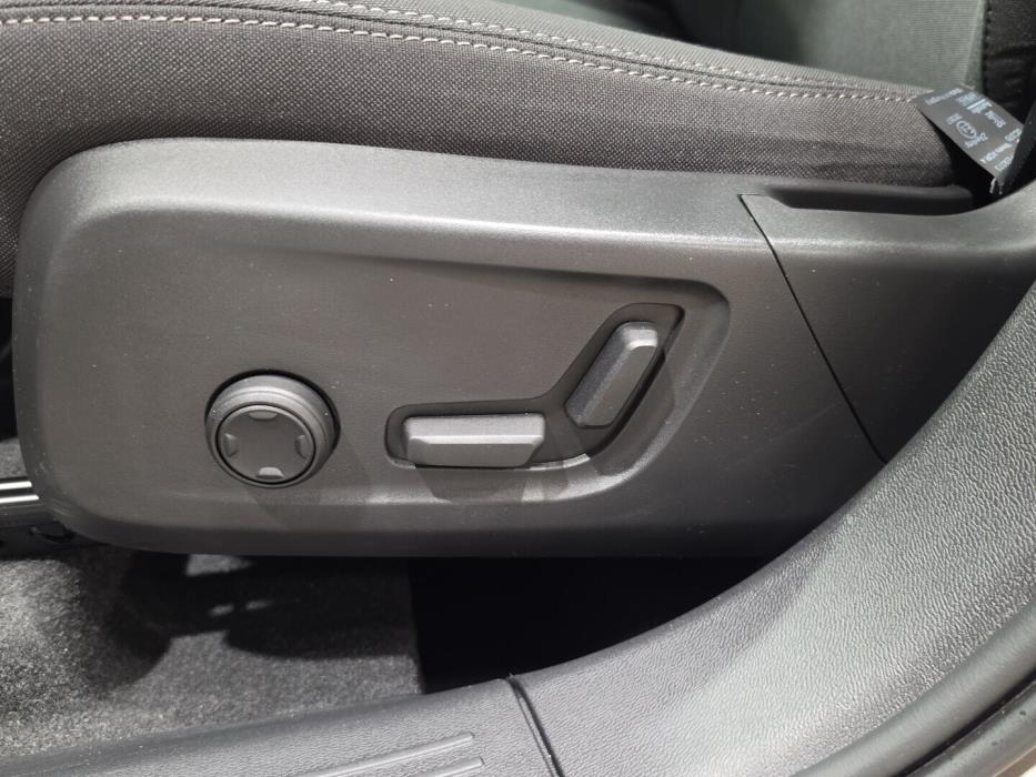 VOLVO XC40 2024