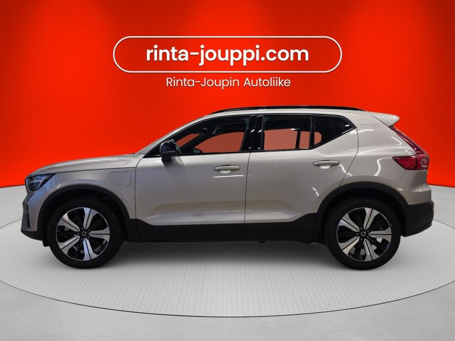 VOLVO XC40 2024