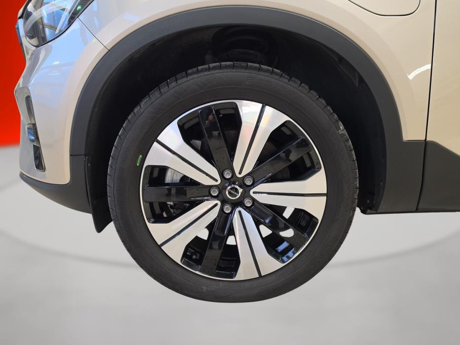 VOLVO XC40 2024