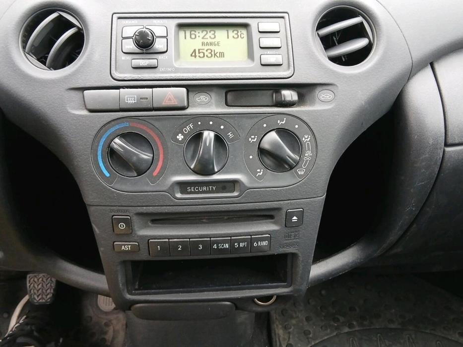 TOYOTA Yaris 2003