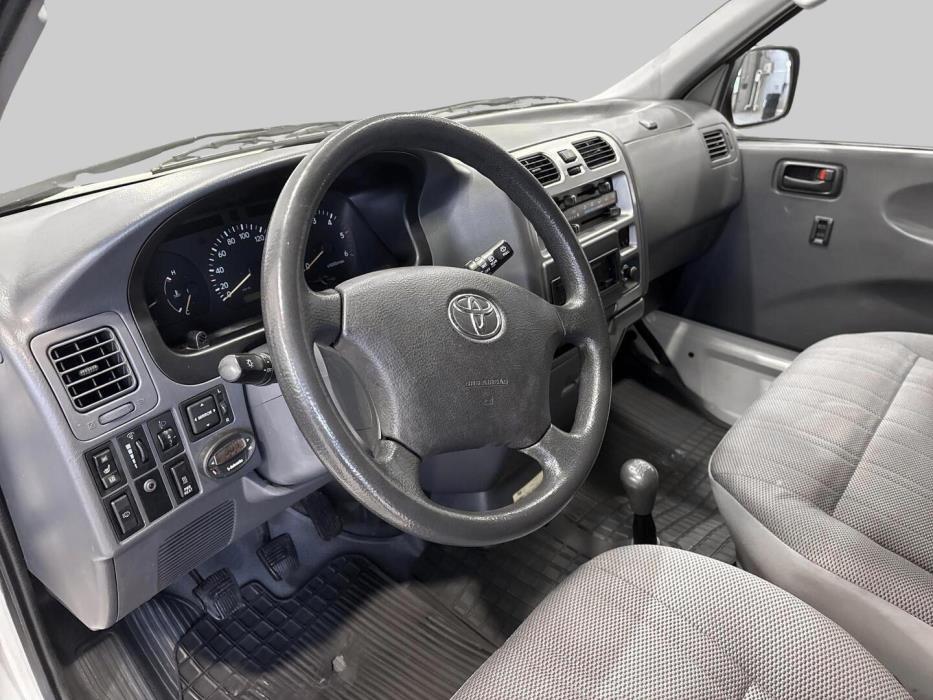 TOYOTA Hiace 2008