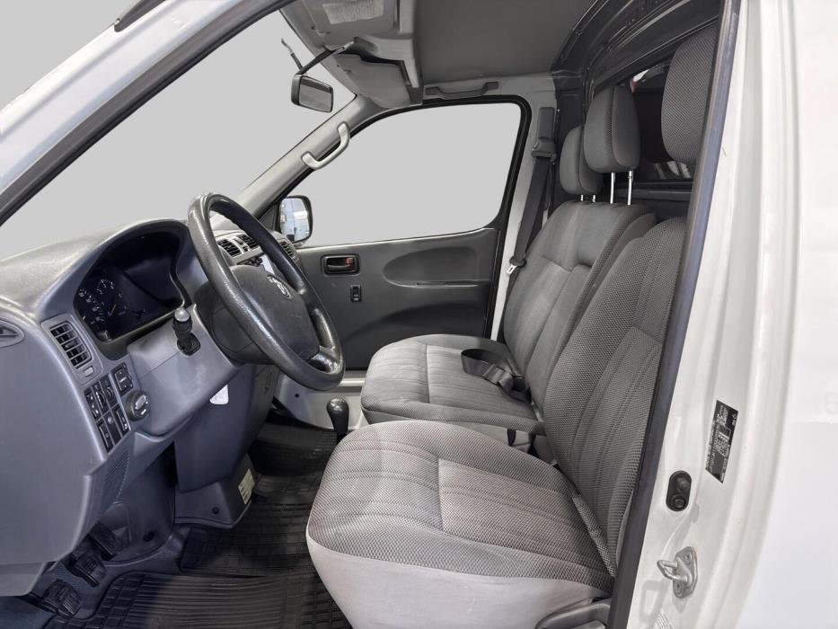 TOYOTA Hiace 2008