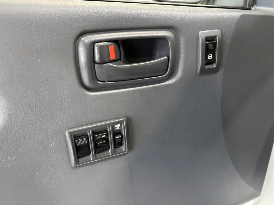 TOYOTA Hiace 2008