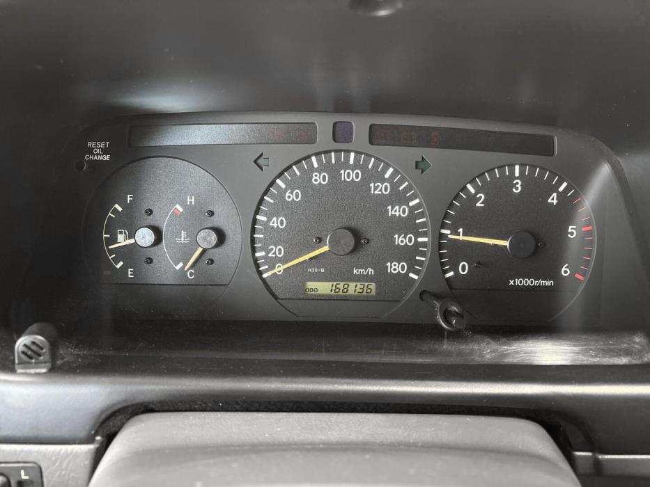 TOYOTA Hiace 2008