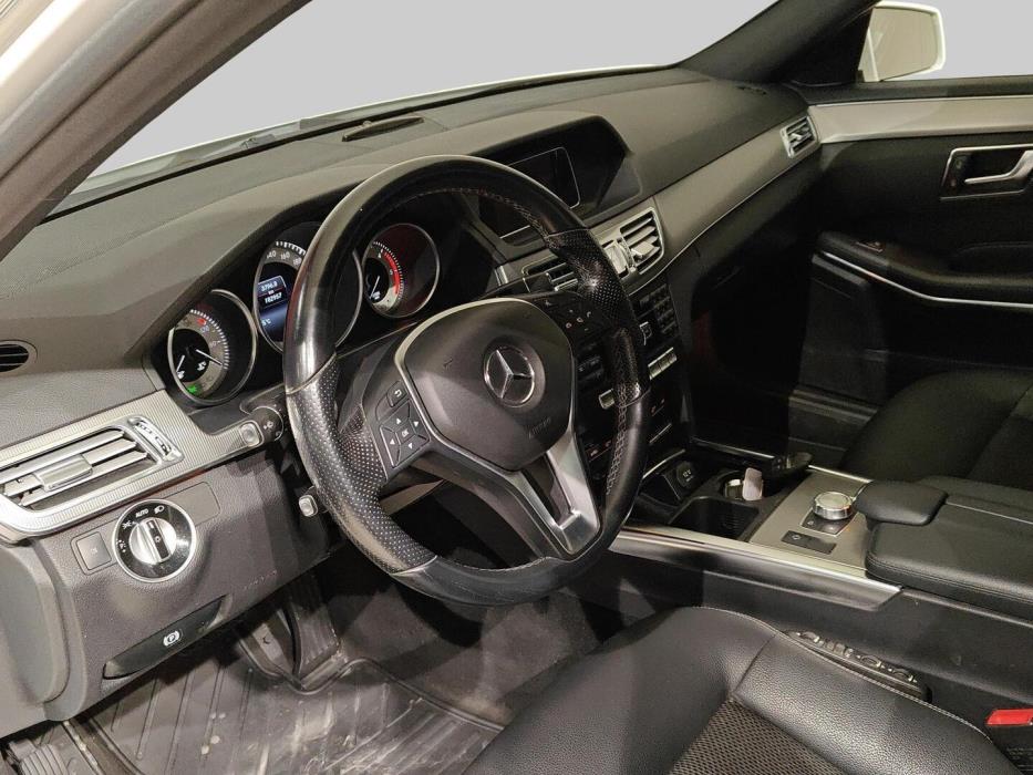 MERCEDES-BENZ E 2013
