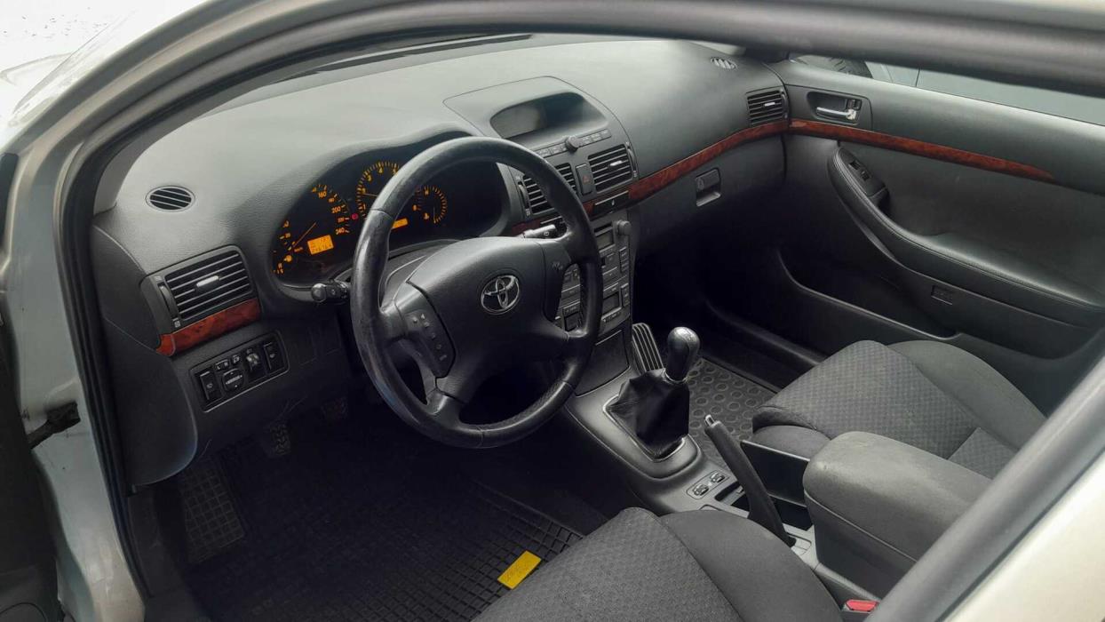 TOYOTA Avensis 2004