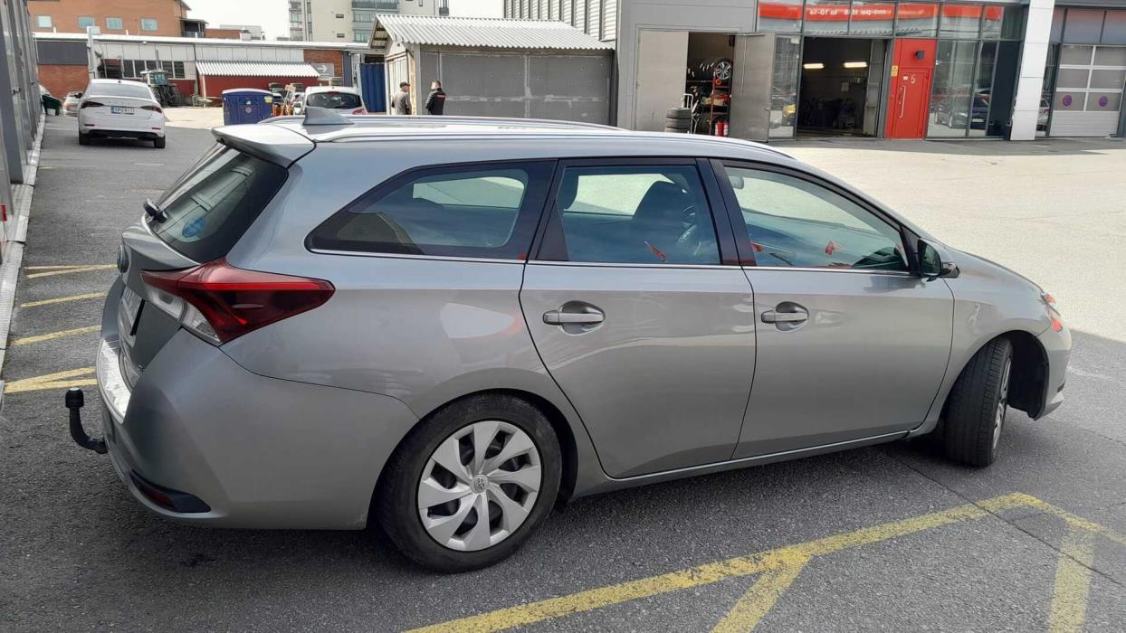 TOYOTA AURIS 2016