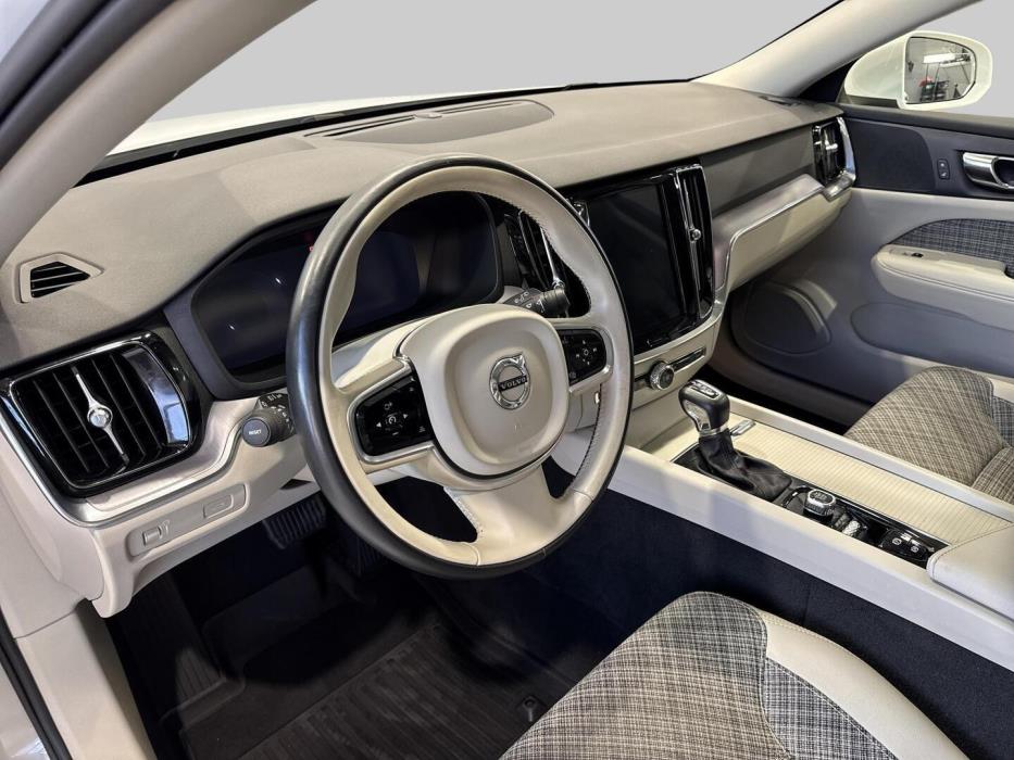 VOLVO V60 2020