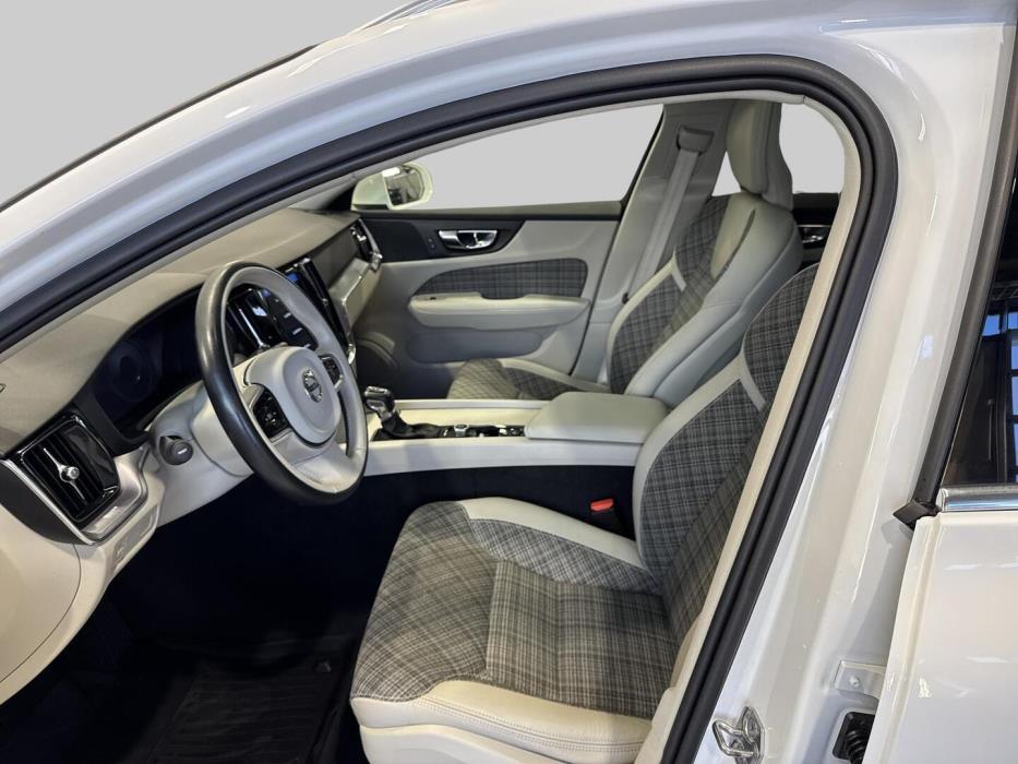 VOLVO V60 2020