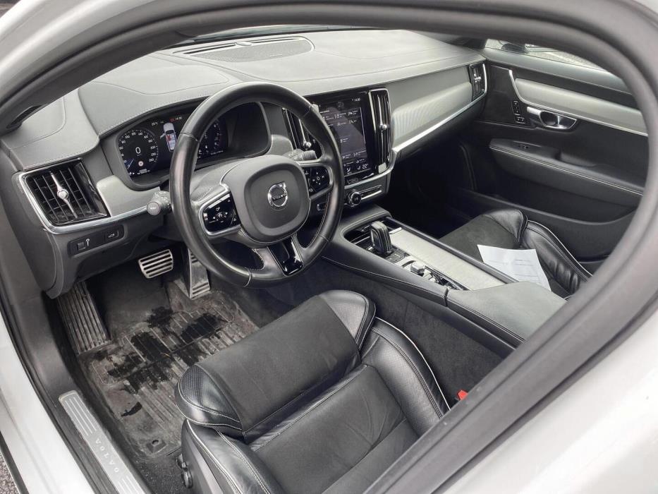 VOLVO V90 2021