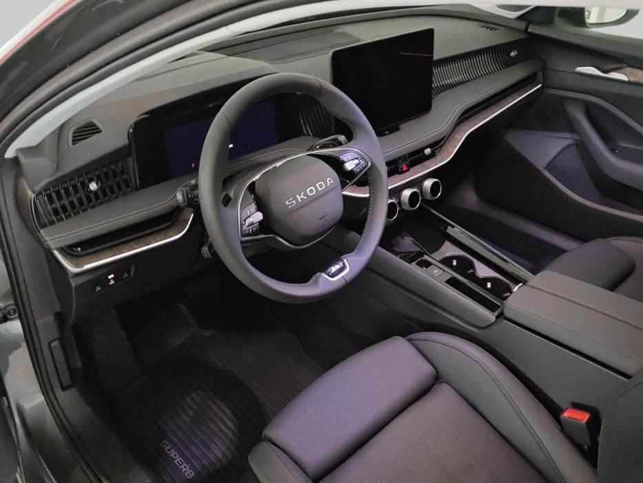 SKODA Superb 2025