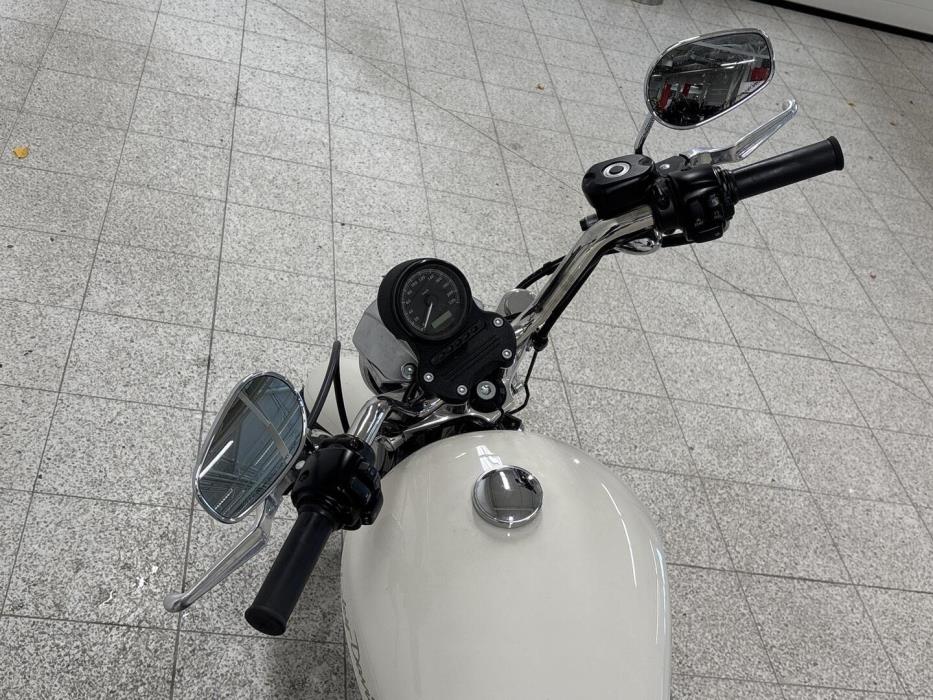 HARLEY-DAVIDSON Sportster 2013