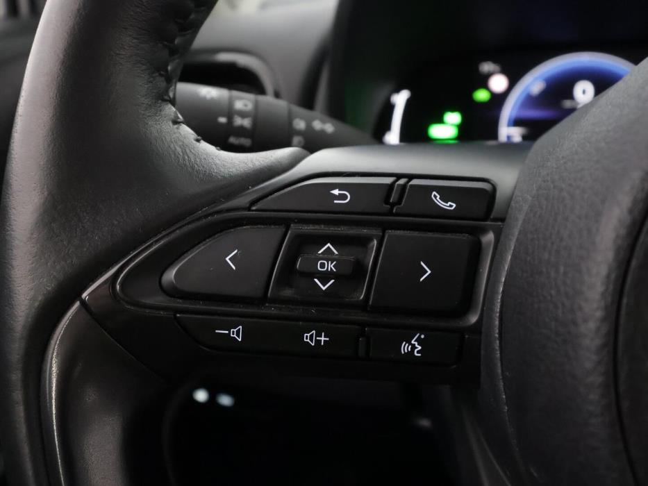 TOYOTA YARIS CROSS 2025
