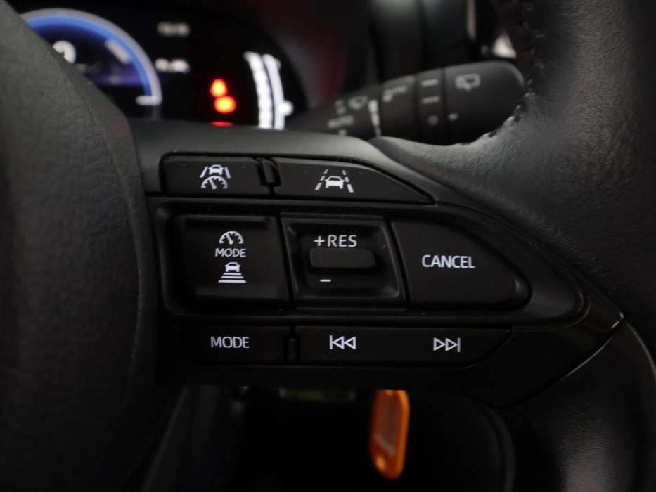 TOYOTA YARIS CROSS 2025