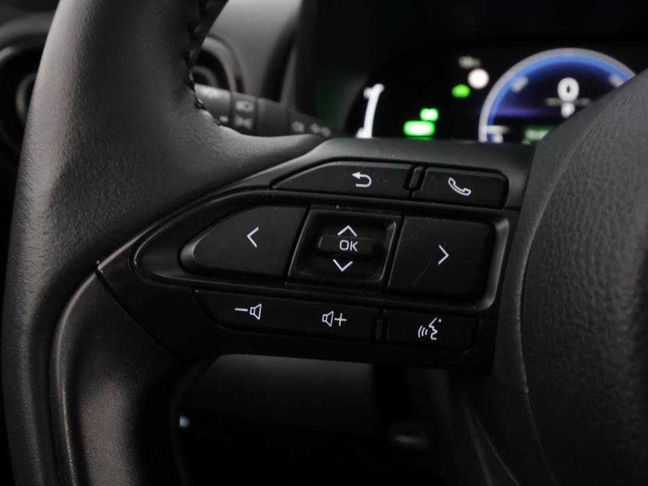 TOYOTA YARIS CROSS 2025