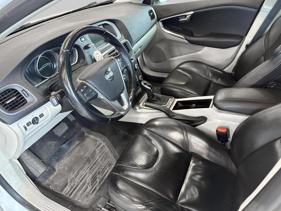VOLVO V40 2013