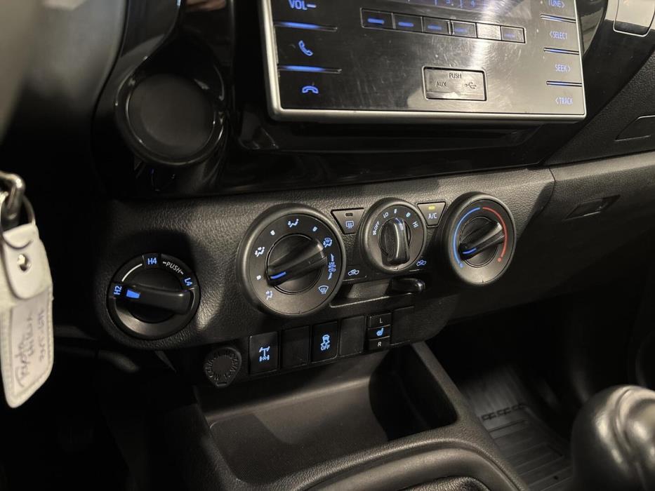 TOYOTA Hilux 2019