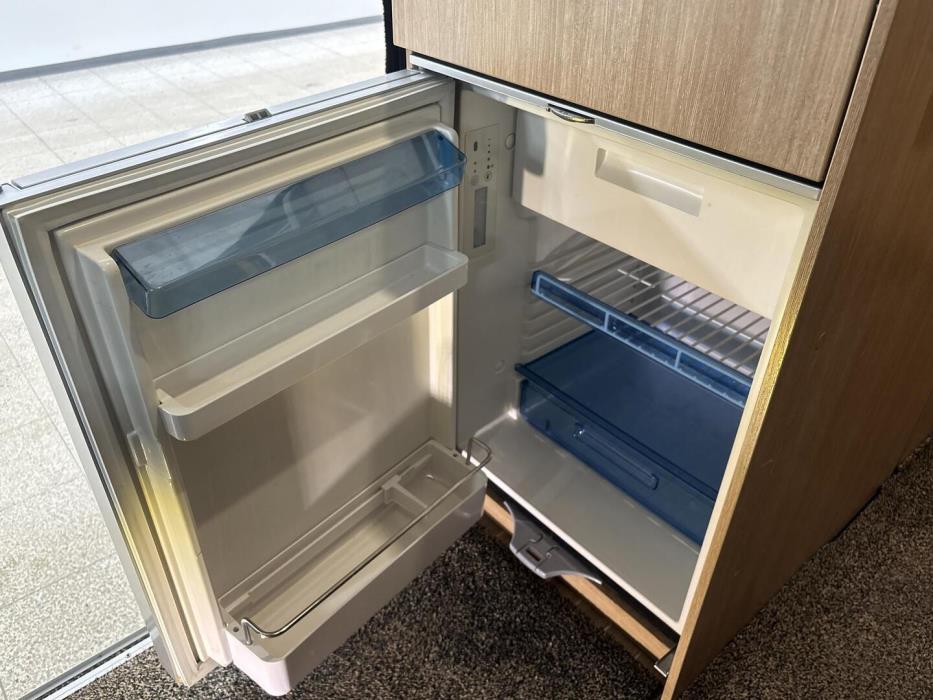 ROADCAR VAN R 600 2016