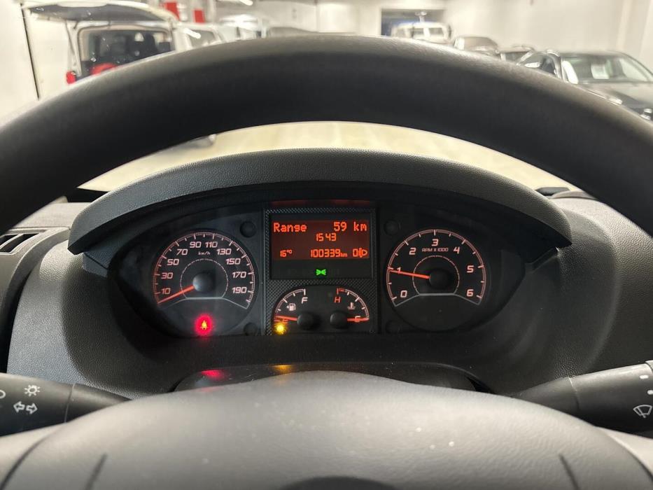 ROADCAR VAN R 600 2016