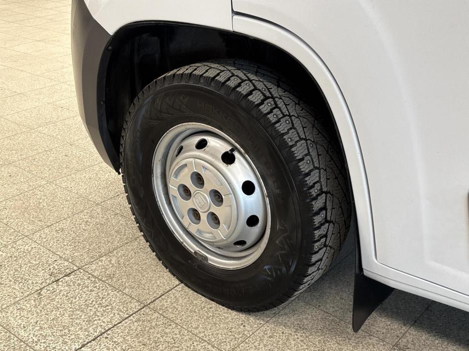 ROADCAR VAN R 600 2016