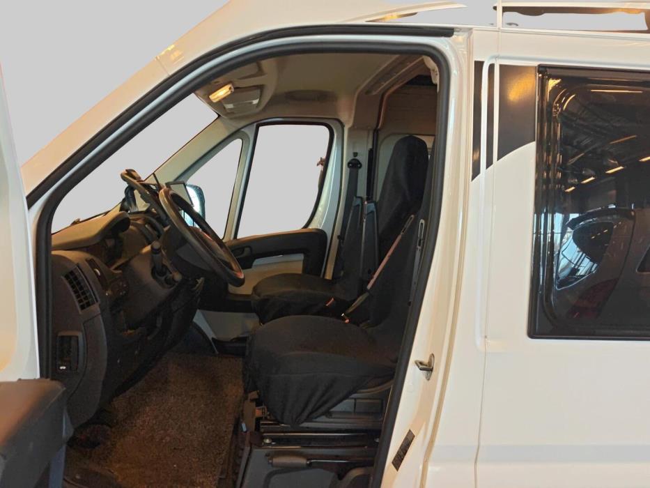 ROADCAR VAN R 600 2016