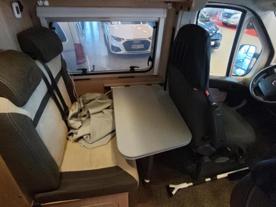 ROADCAR VAN R 600 2016