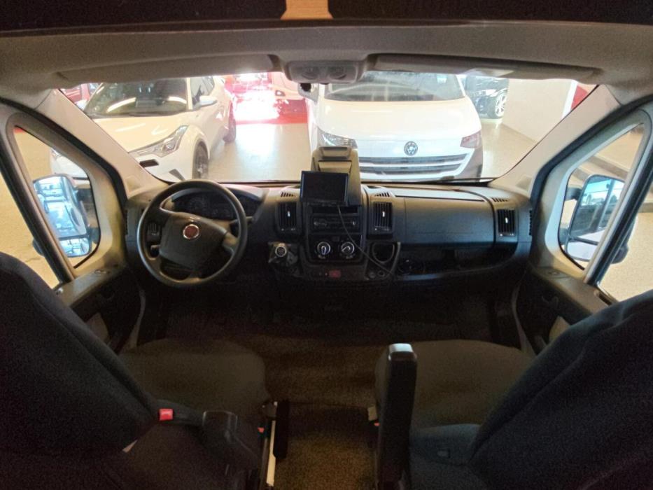 ROADCAR VAN R 600 2016