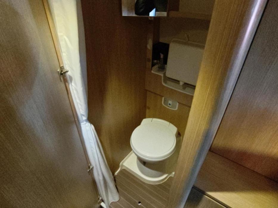 ROADCAR VAN R 600 2016