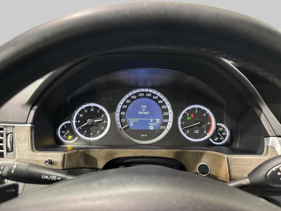 MERCEDES-BENZ E 2010