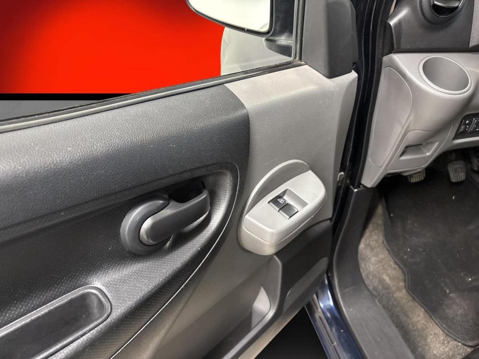 NISSAN NV200 2010