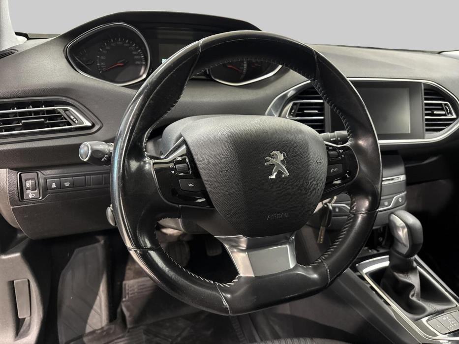 PEUGEOT 308 2015