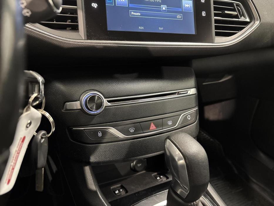 PEUGEOT 308 2015